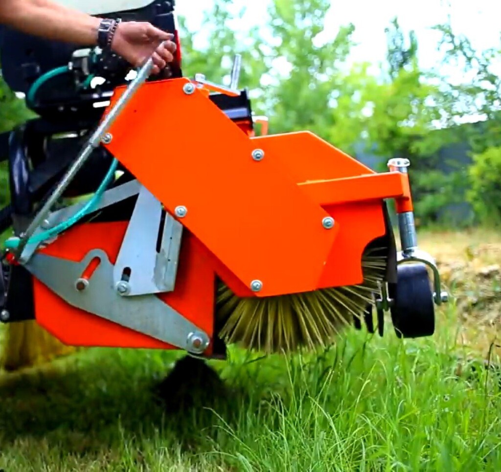 sběrací vana k zametacímu kartáči AZM-120Hydro