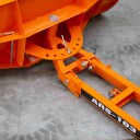 Přední shrnovací radlice s hydraulickým válcem